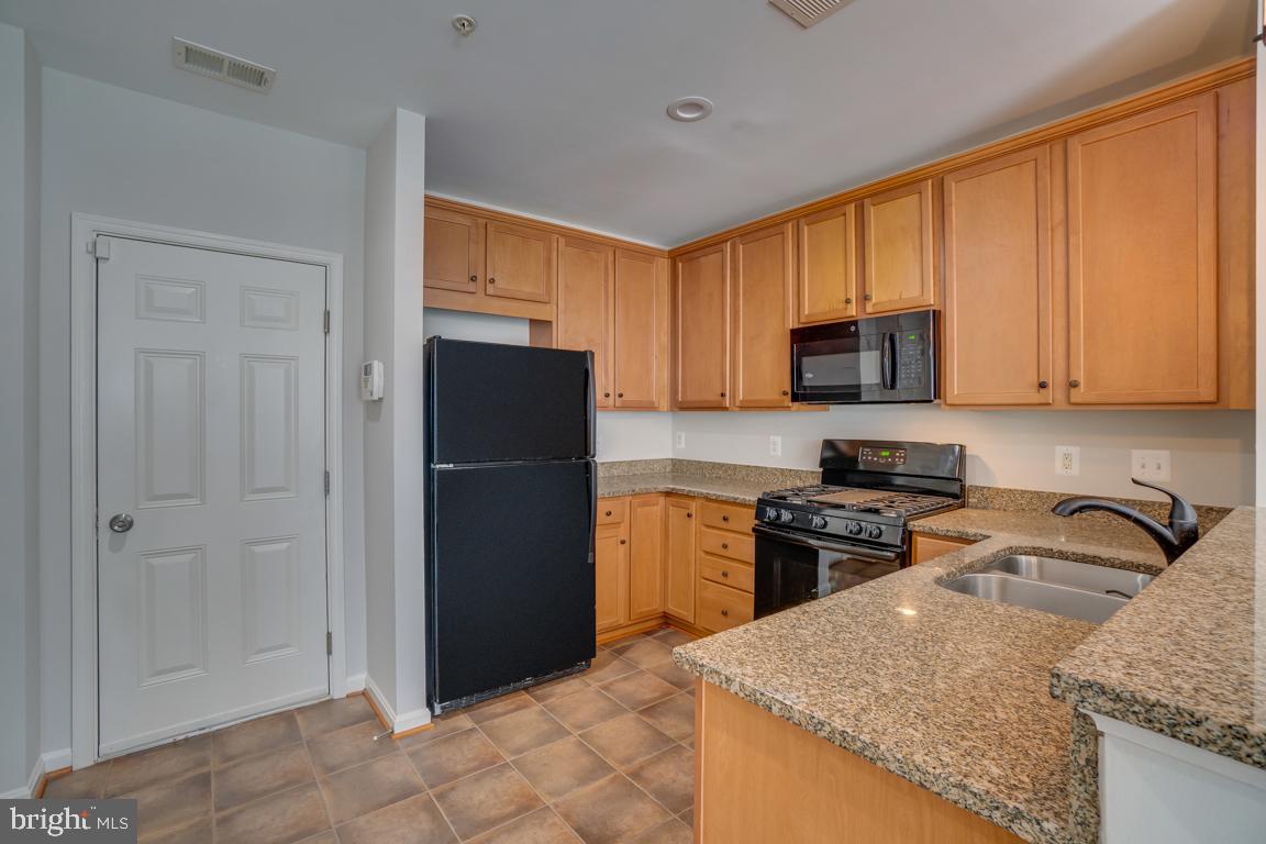 MARKET CENTER - Residential Lease