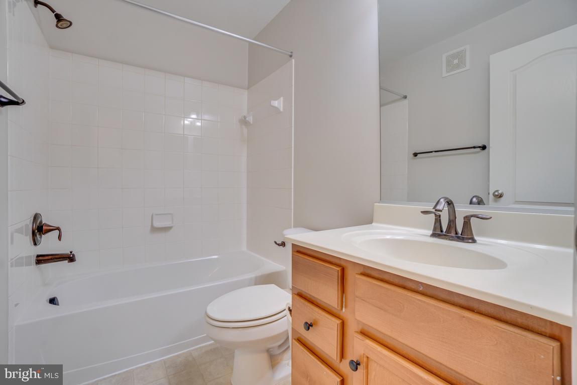 MARKET CENTER - Residential Lease