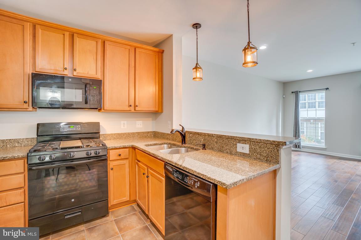 MARKET CENTER - Residential Lease