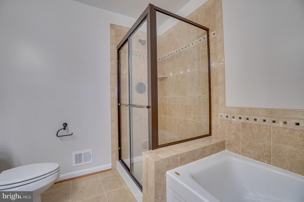 MARKET CENTER - Residential Lease