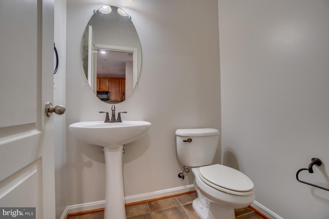 MARKET CENTER - Residential Lease