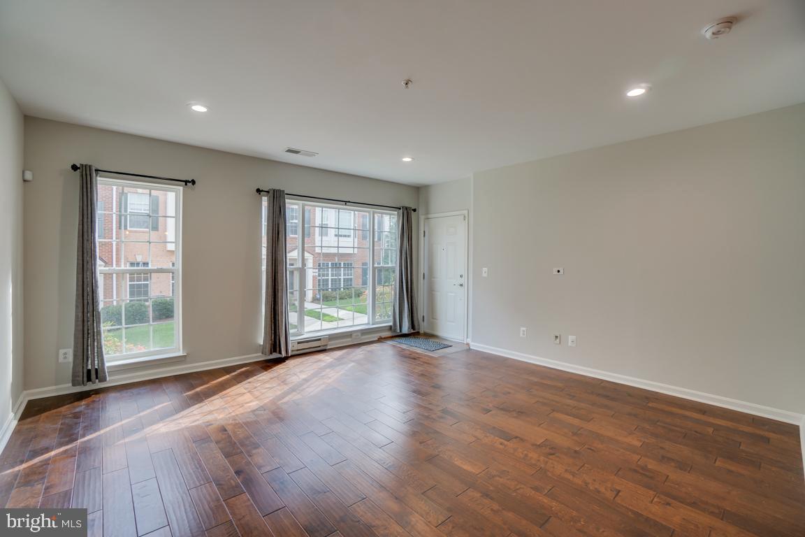 MARKET CENTER - Residential Lease