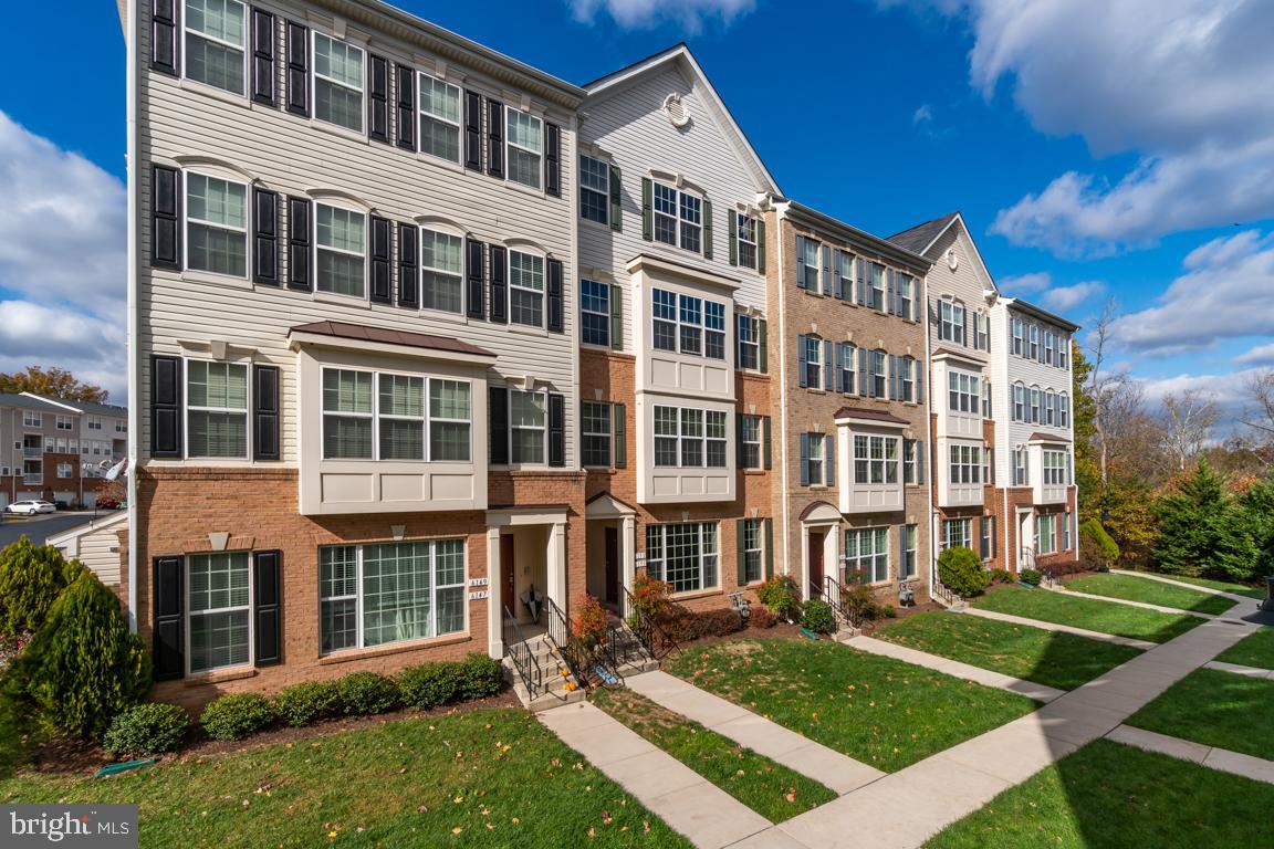 MARKET CENTER - Residential Lease