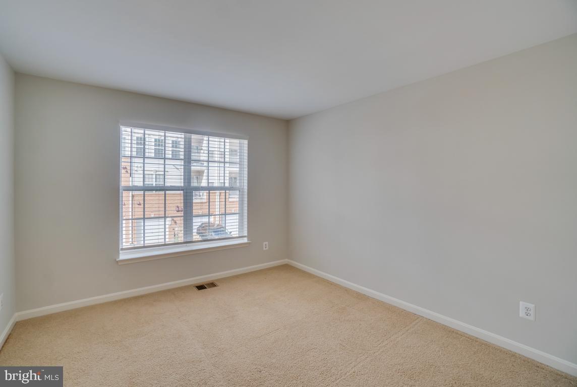 MARKET CENTER - Residential Lease