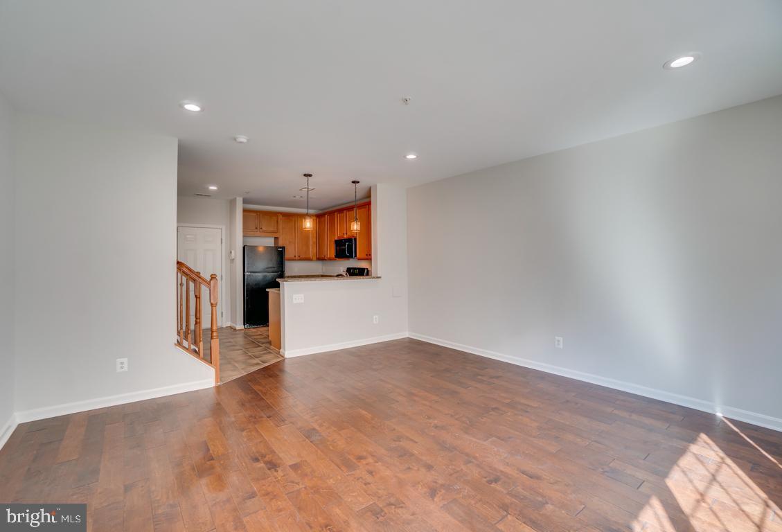 MARKET CENTER - Residential Lease