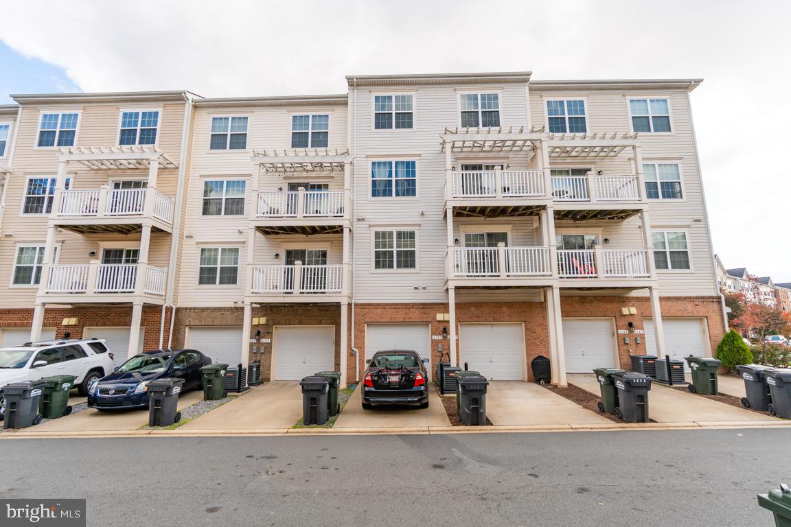 MARKET CENTER - Residential Lease