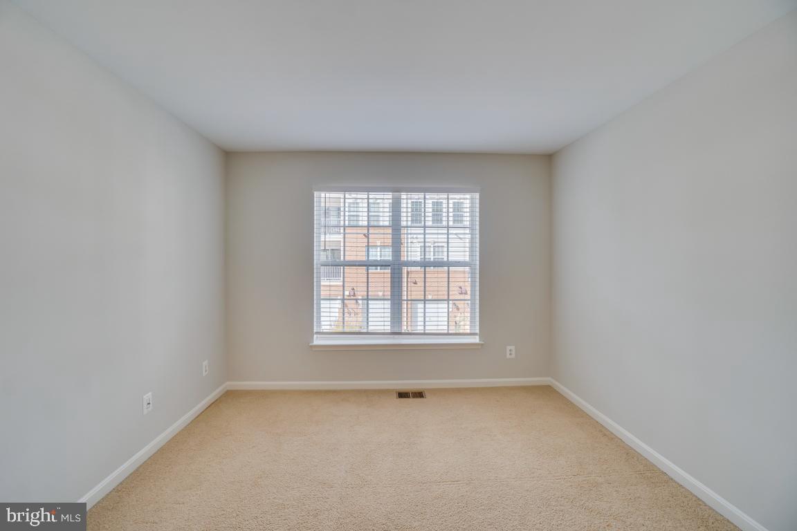 MARKET CENTER - Residential Lease