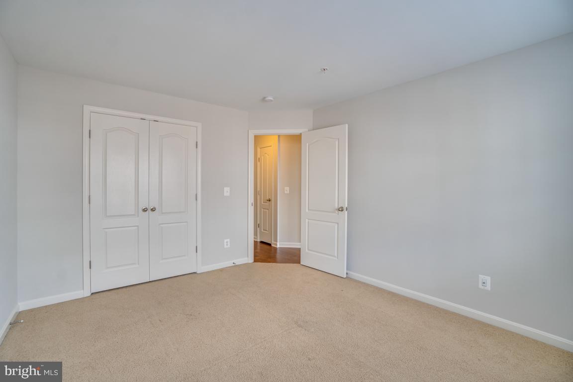 MARKET CENTER - Residential Lease