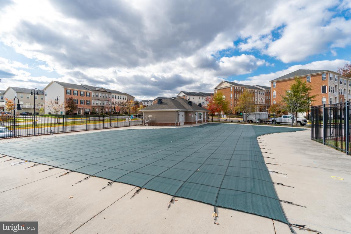 MARKET CENTER - Residential Lease