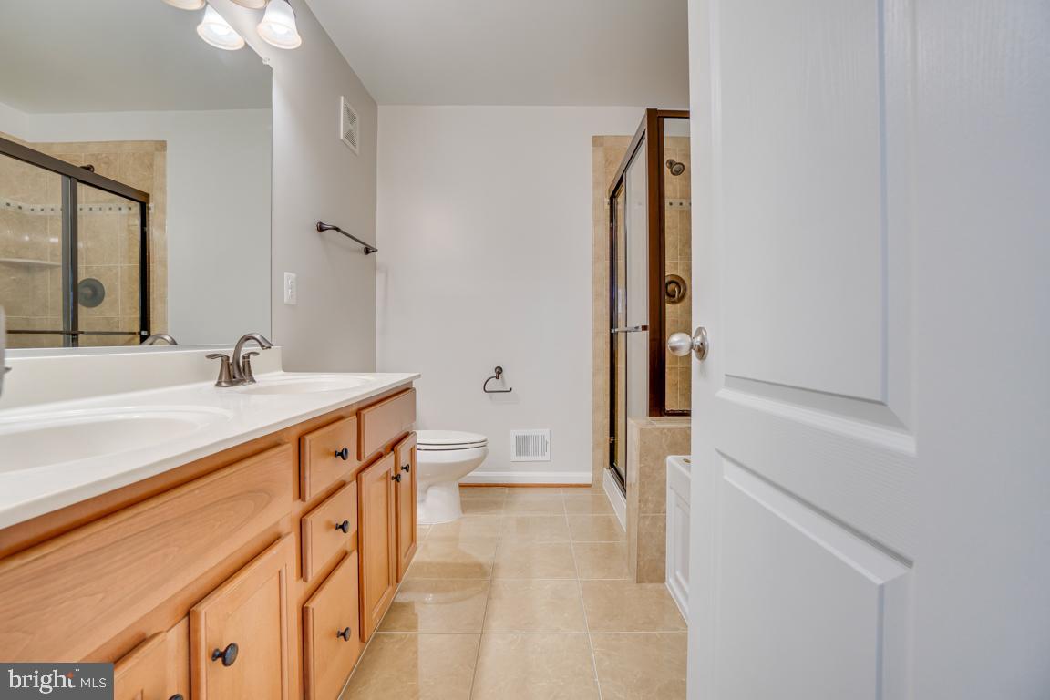 MARKET CENTER - Residential Lease