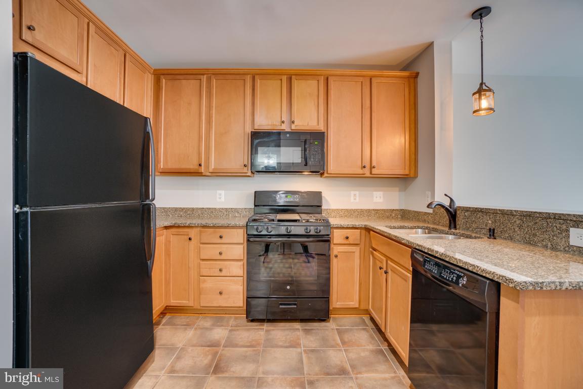 MARKET CENTER - Residential Lease