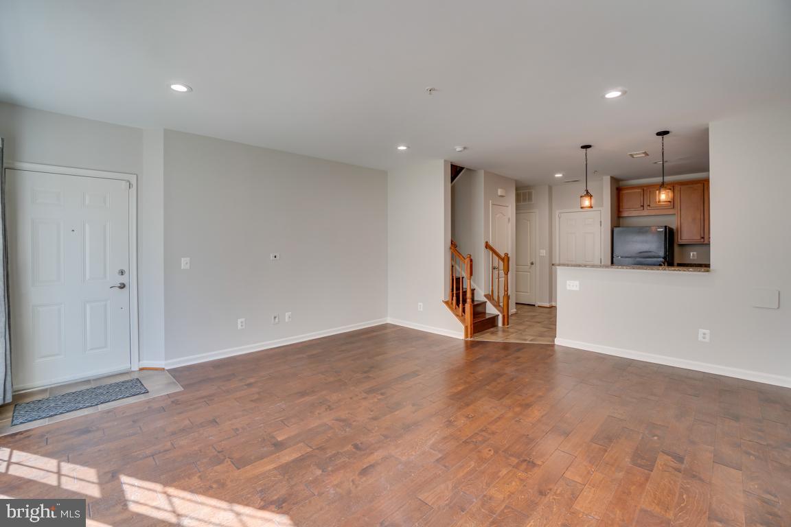 MARKET CENTER - Residential Lease