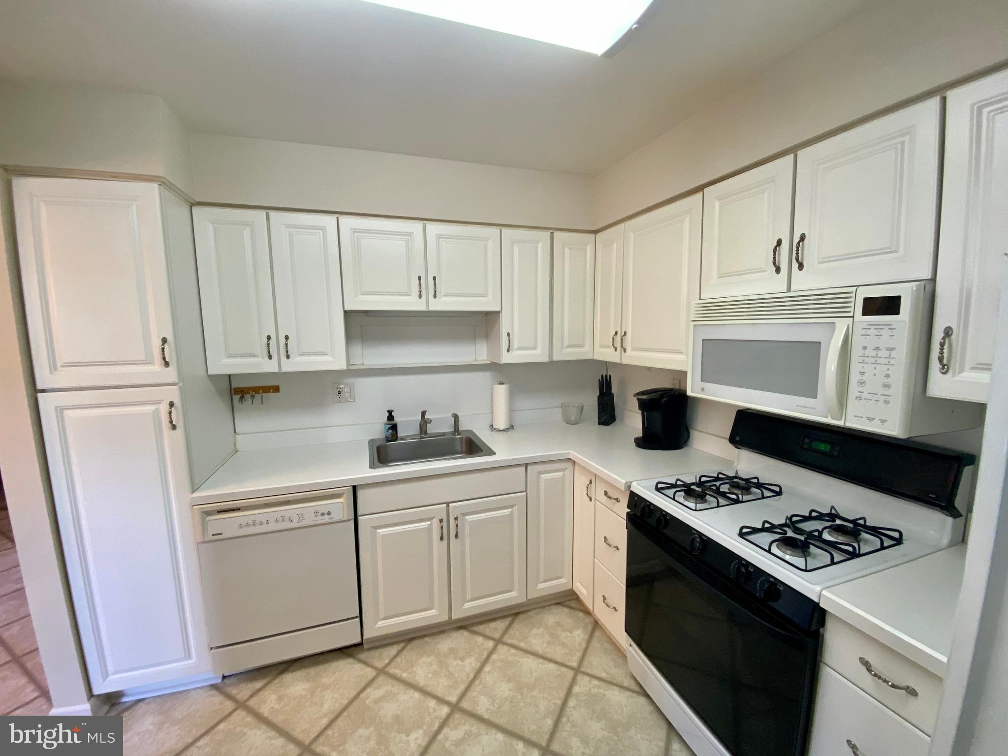 BAKERS BAY CONDOMINIUMS - Residential