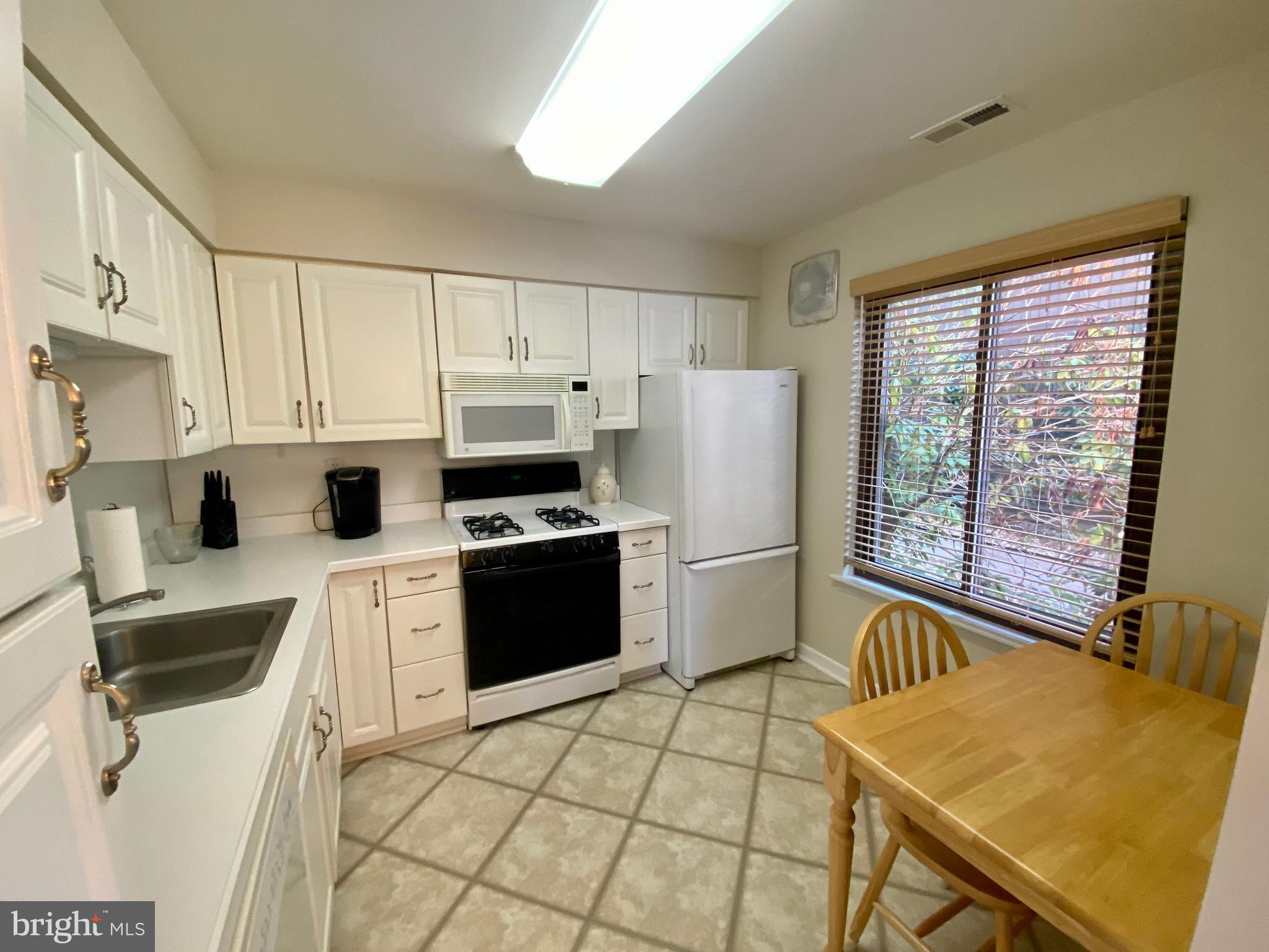 BAKERS BAY CONDOMINIUMS - Residential