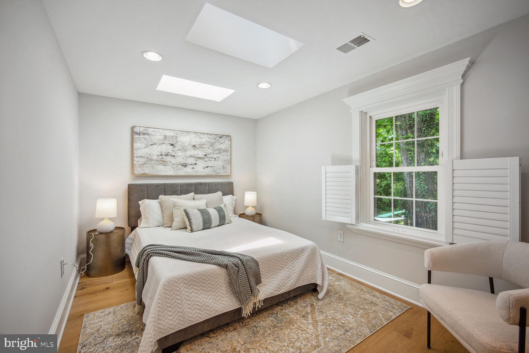 WAVERLY HILLS - Residential