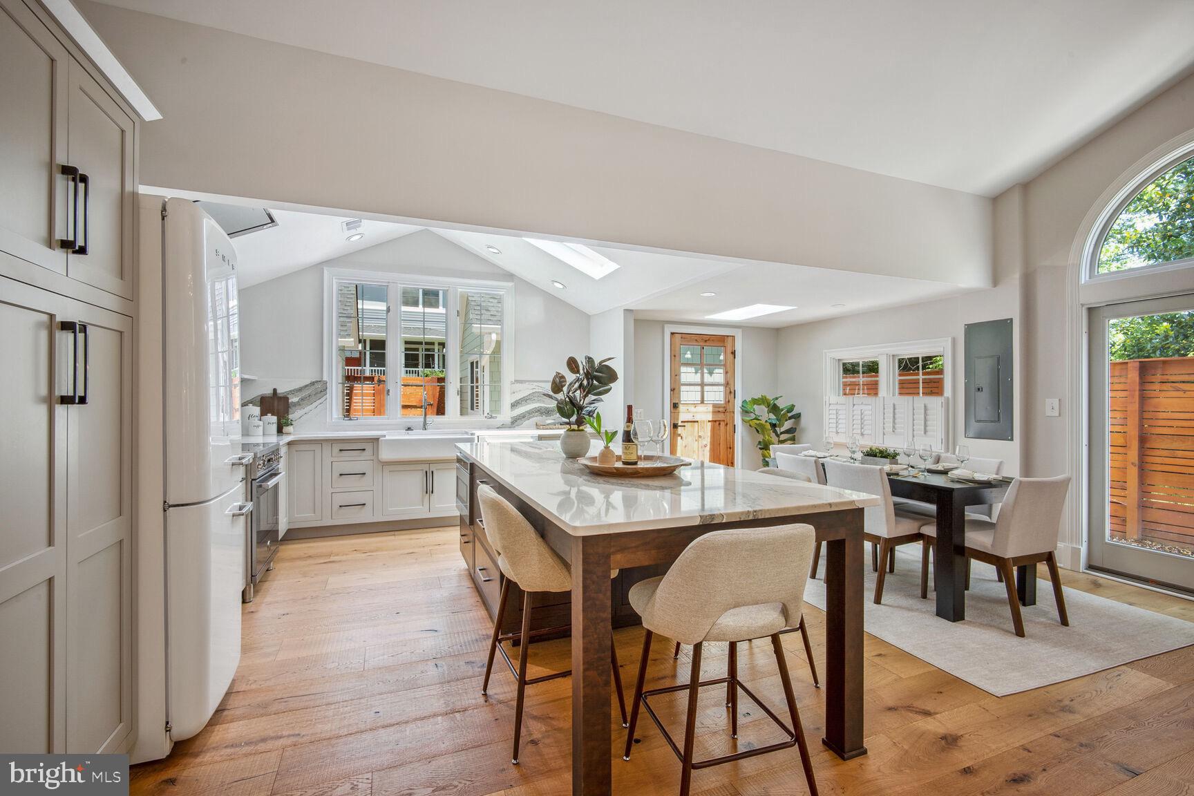 WAVERLY HILLS - Residential