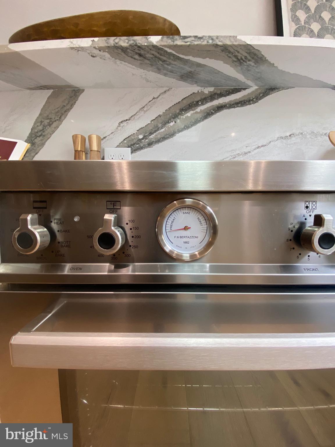 WAVERLY HILLS - Residential