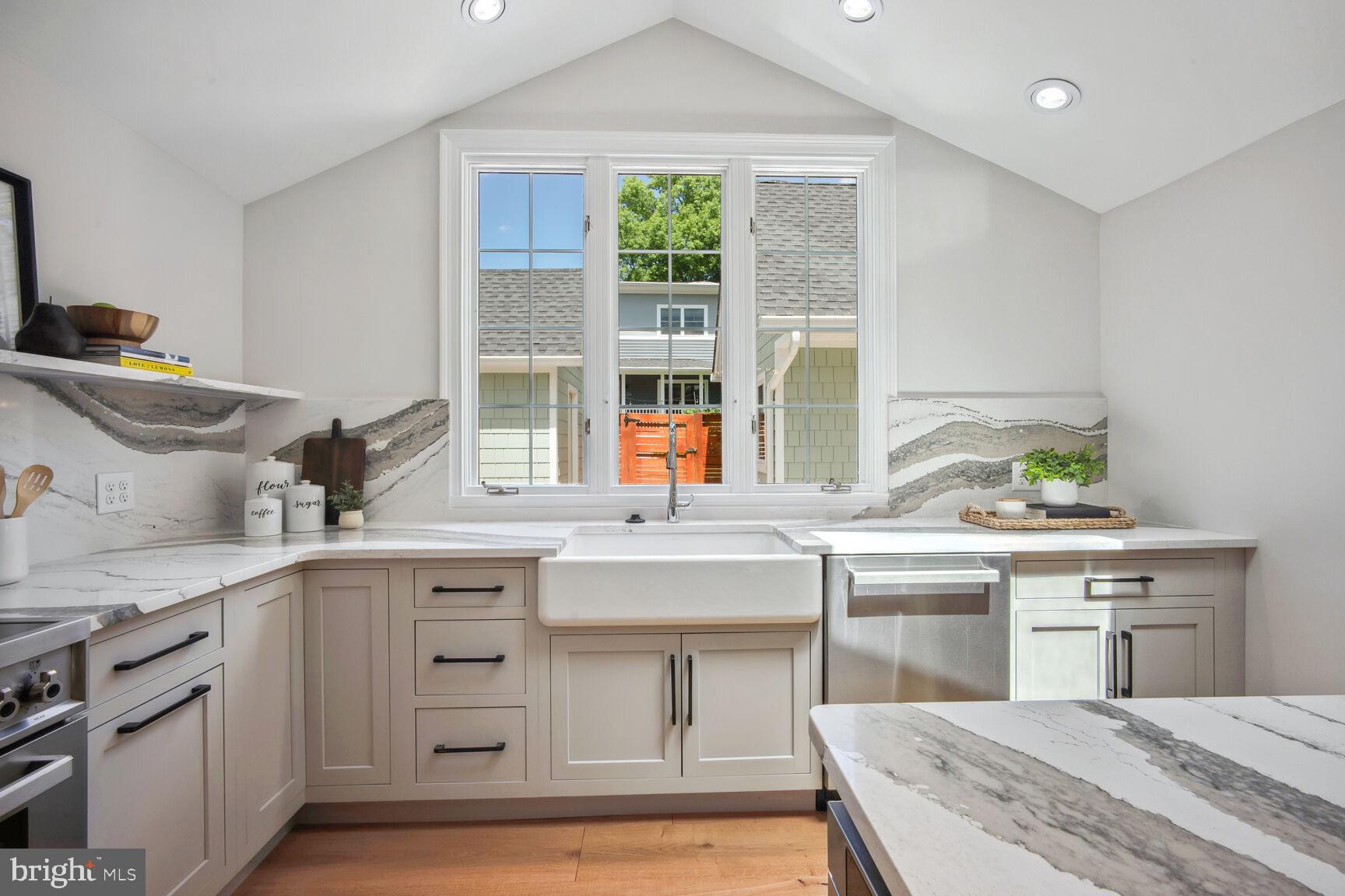 WAVERLY HILLS - Residential