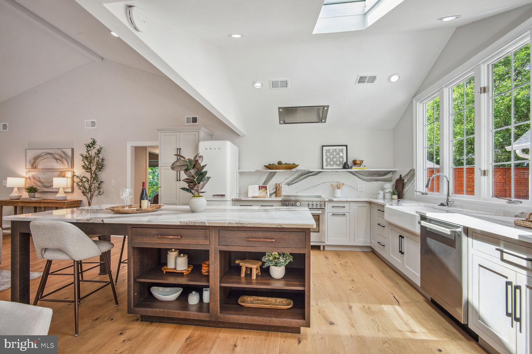 WAVERLY HILLS - Residential