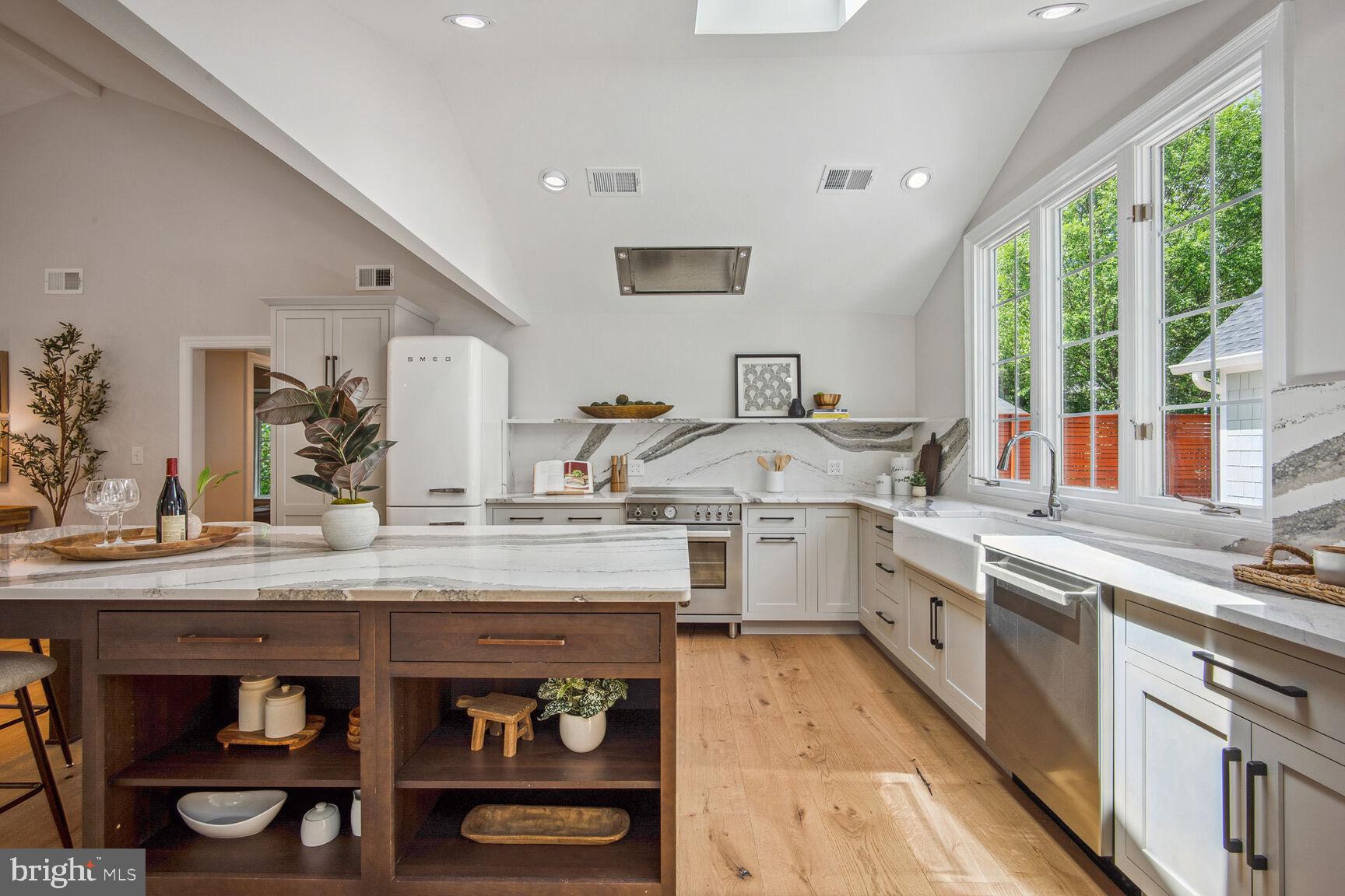 WAVERLY HILLS - Residential