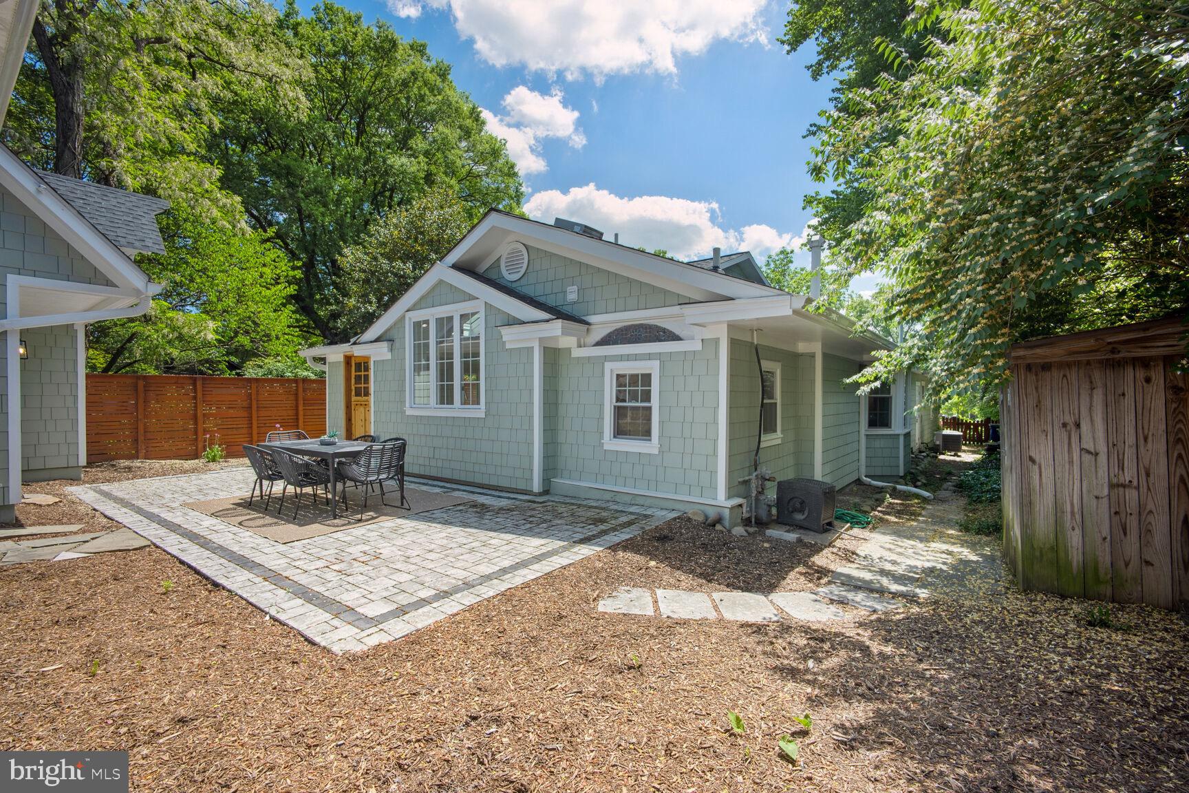 WAVERLY HILLS - Residential