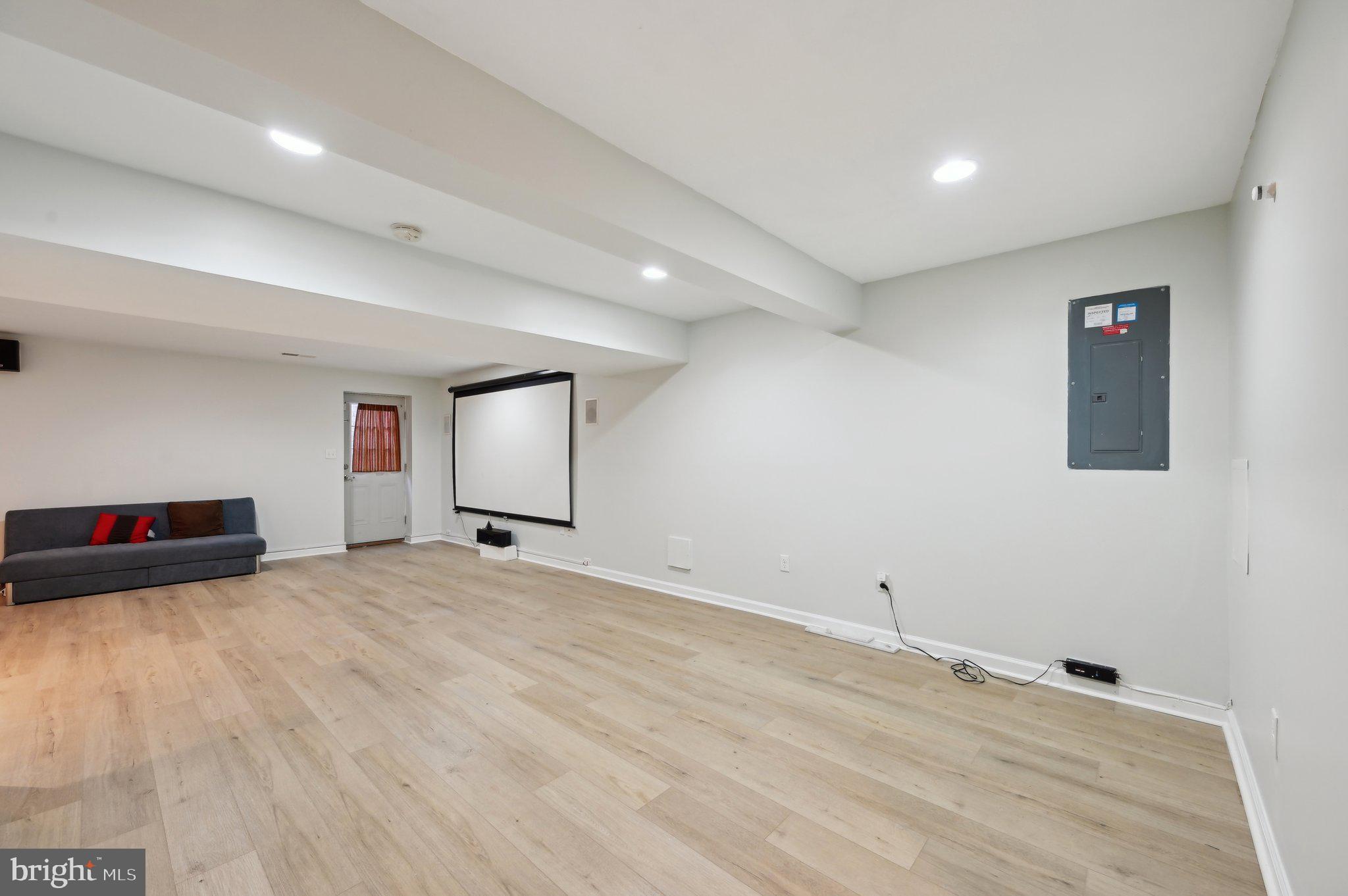 KINGS WOODS - Residential