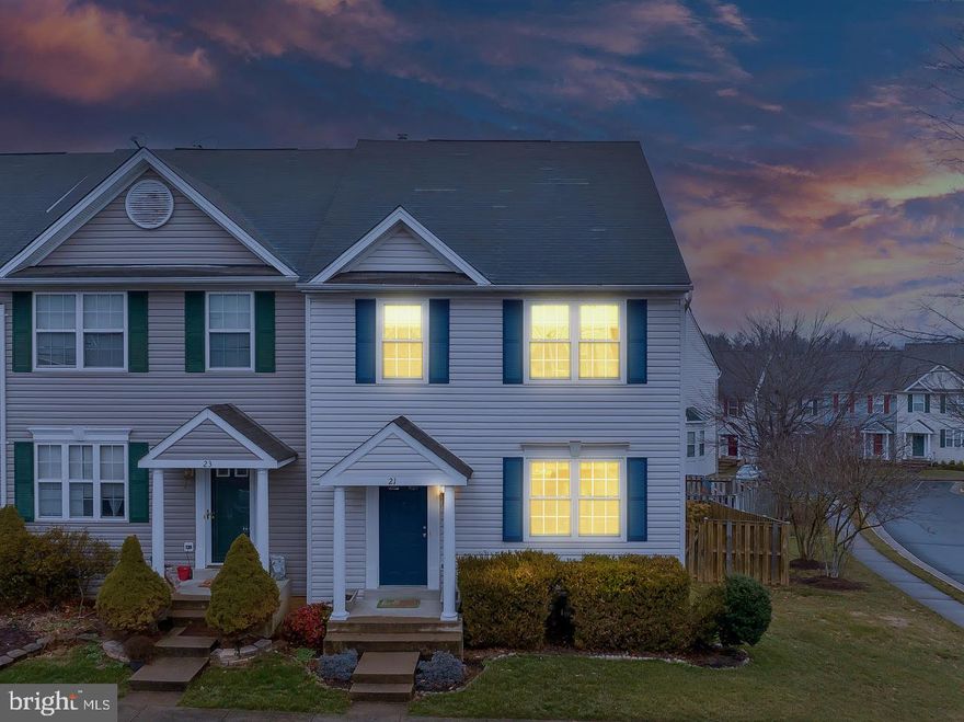 Fully turnkey and set in a highly desirable enclave of Old Town Warrenton, this 3-level end unit presents your dream comfortable lifestyle! Standing proud with a beautifully landscaped facade,  the exterior welcomes you with a columned entry leading to its impressive 3-bedroom, 2.5-bath layout. Abundant sunlight spills into the open-concept main gathering areas where gleaming hardwood floors cascade underfoot. Every meal feels alfresco in the dining area as bay windows capture tree-lined neighborhood views. Through a pass-through divider, it overlooks the large gourmet kitchen that equips the home chef with upgraded appliances. Ample cabinetry and extra prep space are all yours along with a fantastic built-in desk. Sliding glass doors create a seamless indoor-outdoor flow, allowing you to conveniently entertain with BBQ parties on the deck.

After a tiring day, relaxation awaits you in the carpeted bedrooms, including a primary suite with a walk-in closet for extra storage. Treat yourself to a spa-like experience in the ensuite where a soaking tub and a standalone shower are on show. From hosting movie nights to enjoying cocktails on leisurely afternoons, the finished lower living space with a den and wet bar is an ideal spot to wind down. Fully fenced, the backyard also has a covered terrace where you can relax with a book on the swing. Come for a tour before this delightful haven slips you by!