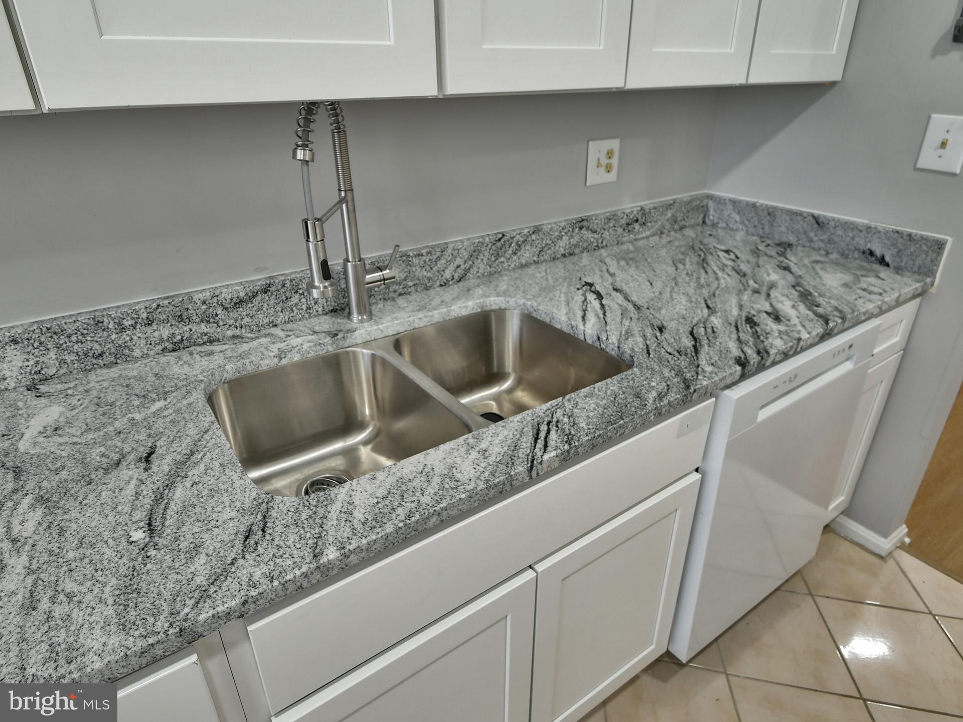 GLENSFORD CONDO - Residential Lease