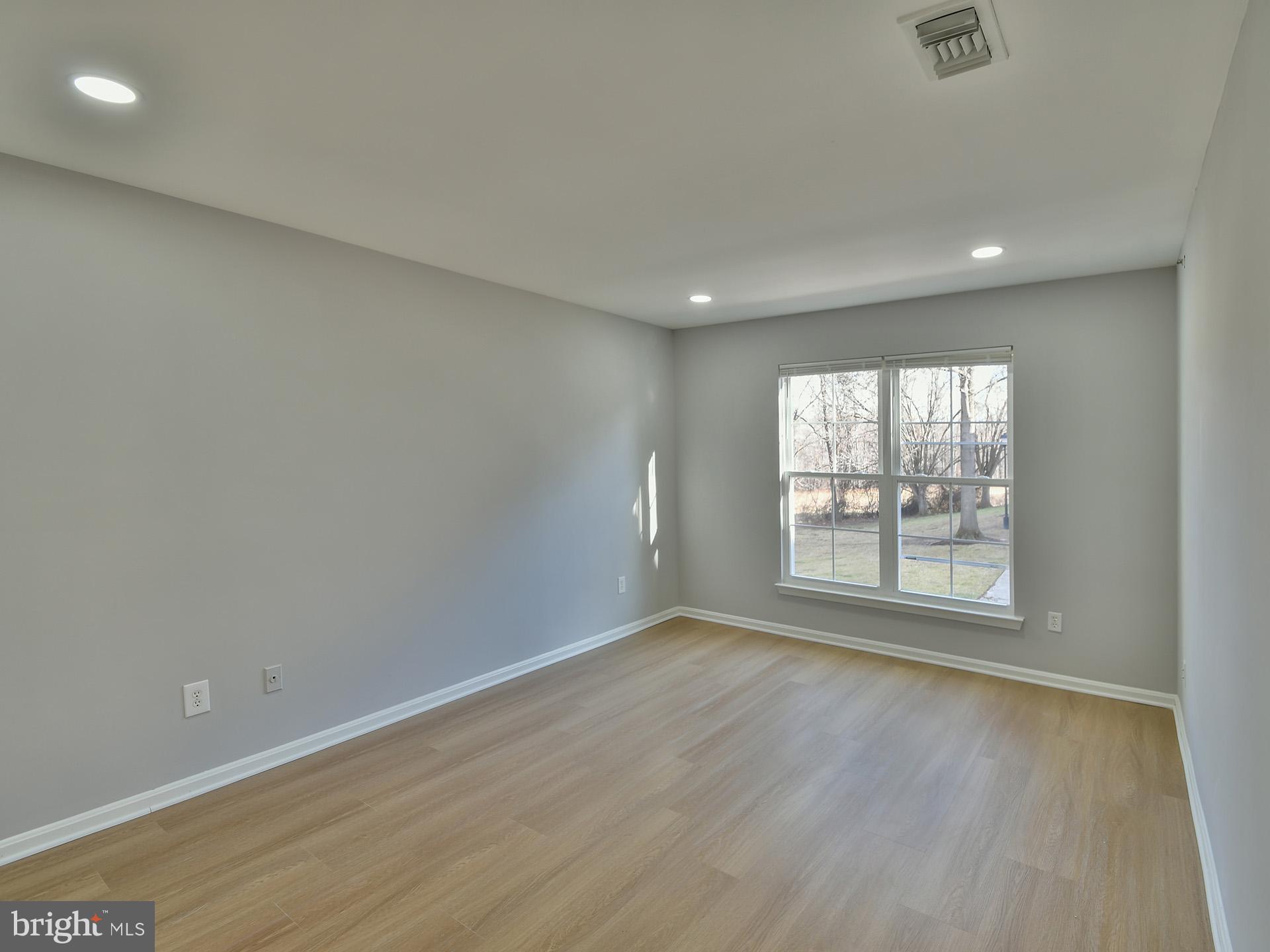 GLENSFORD CONDO - Residential Lease