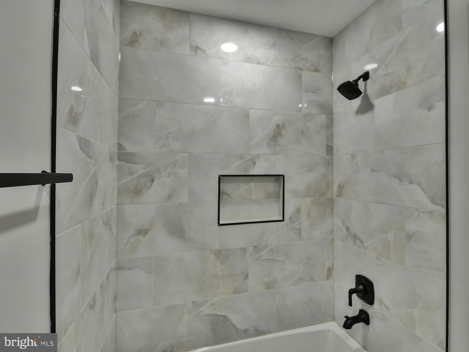 GLENSFORD CONDO - Residential Lease