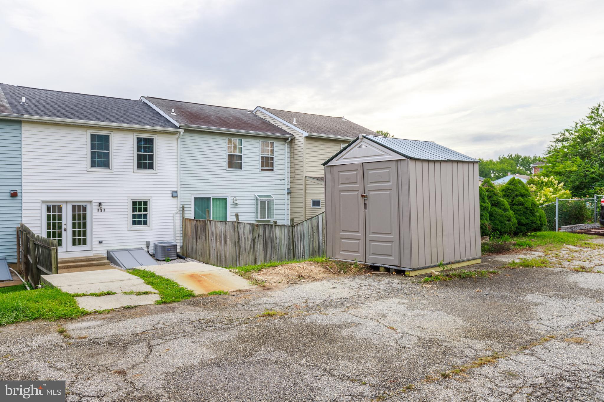 BRENTWOOD SQUARE - Residential