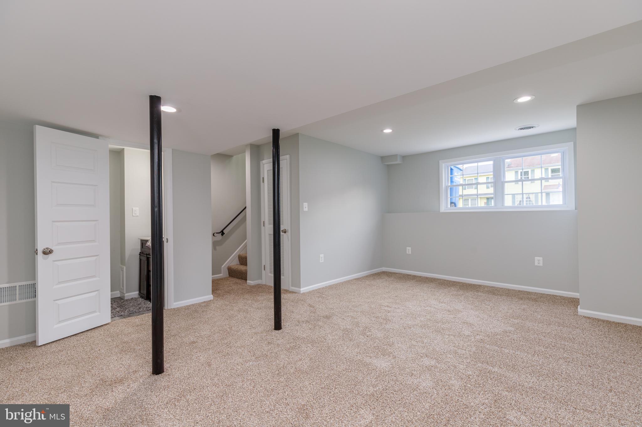 BRENTWOOD SQUARE - Residential