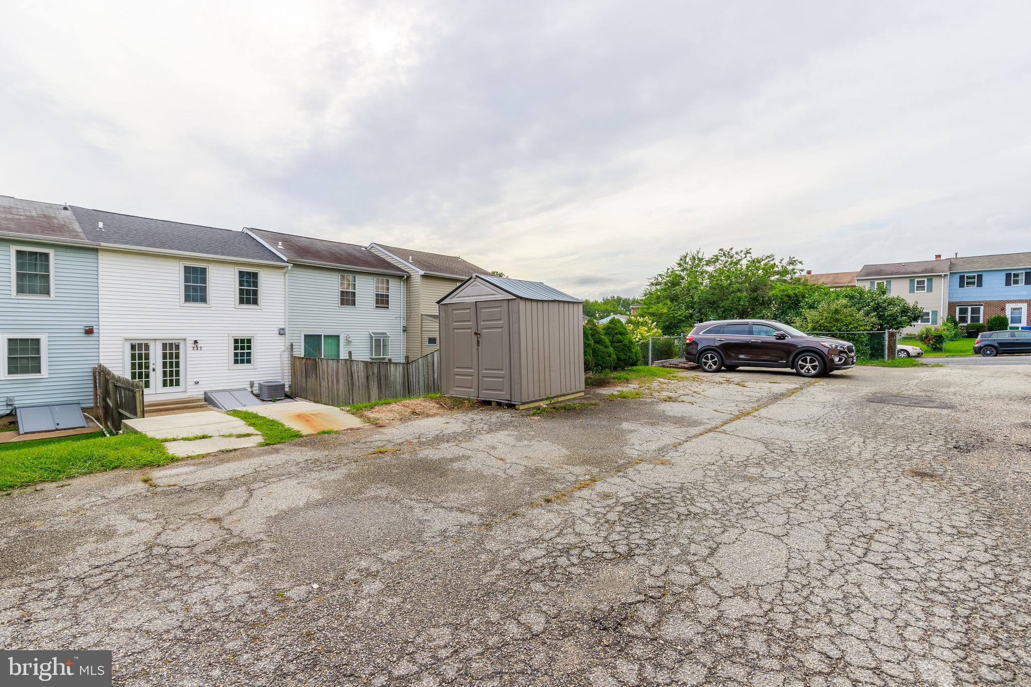 BRENTWOOD SQUARE - Residential