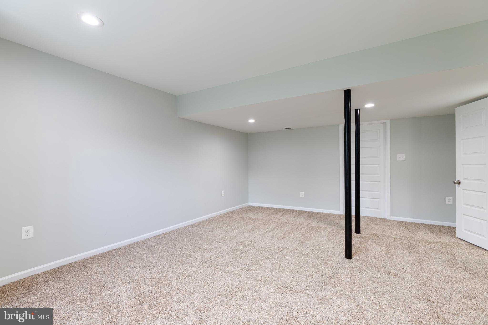 BRENTWOOD SQUARE - Residential