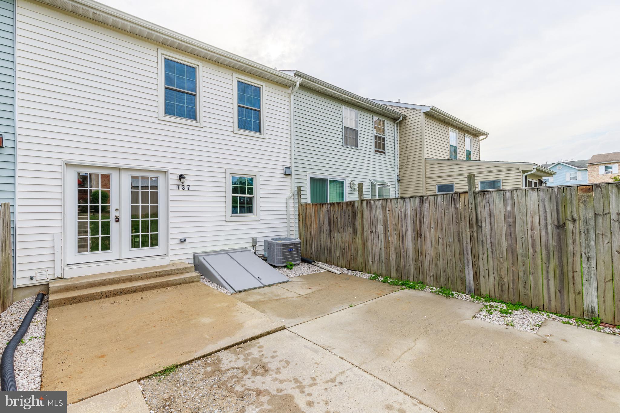 BRENTWOOD SQUARE - Residential