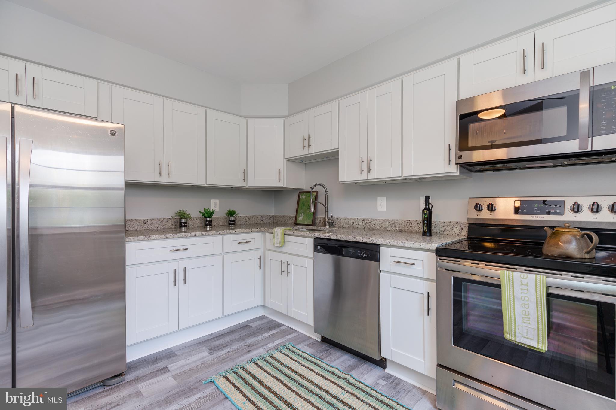 BRENTWOOD SQUARE - Residential