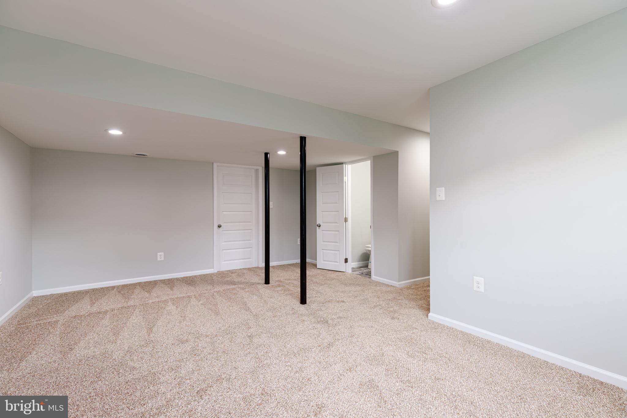 BRENTWOOD SQUARE - Residential