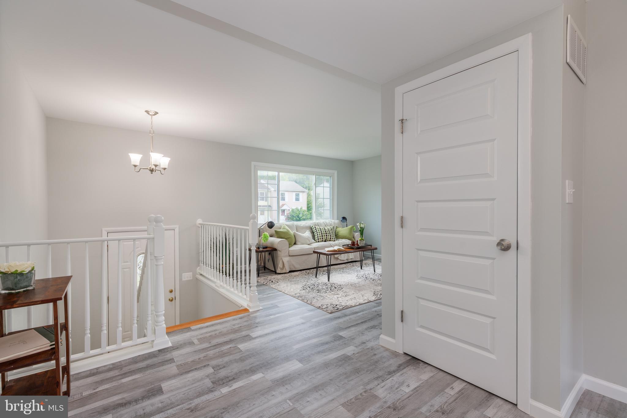 BRENTWOOD SQUARE - Residential