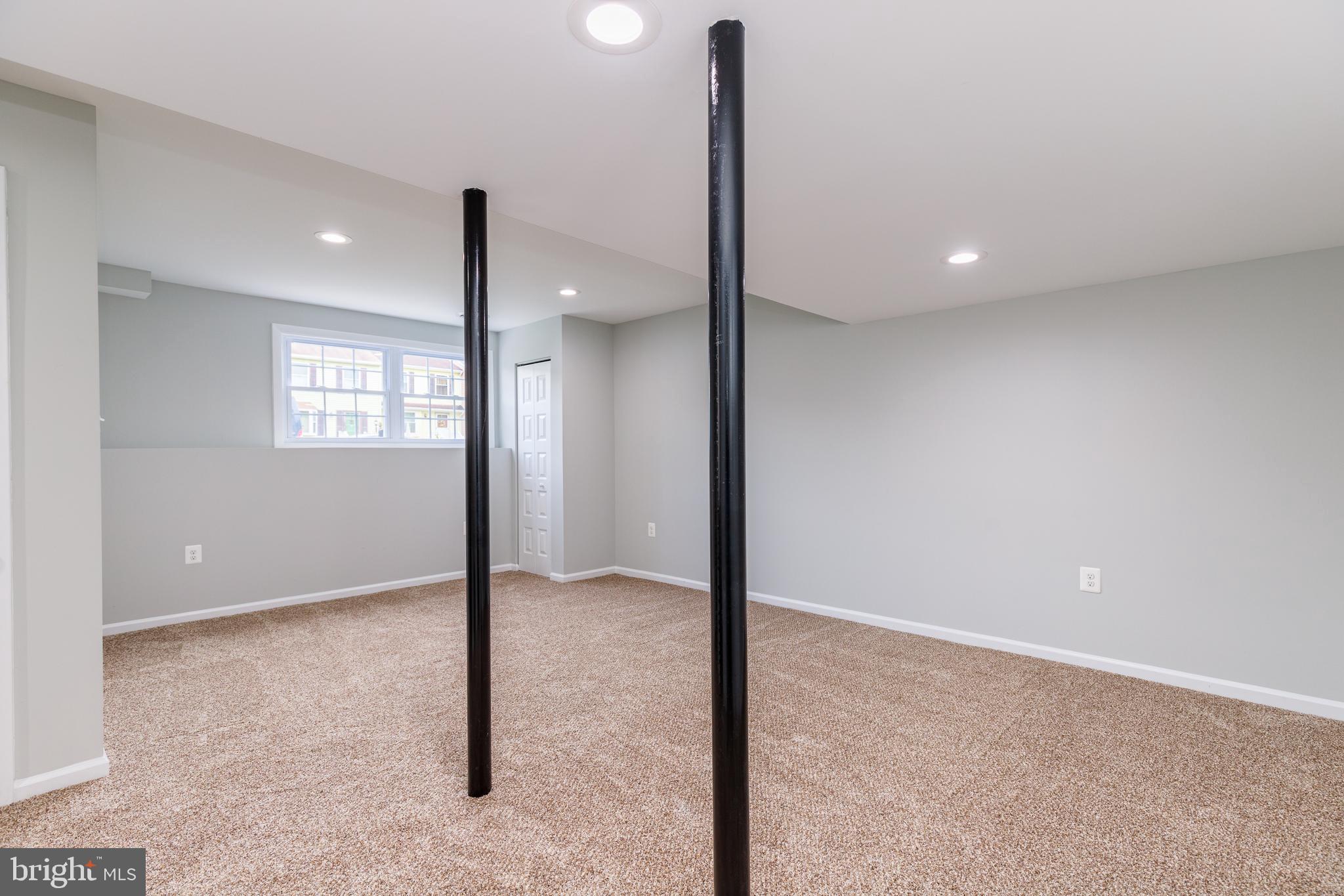 BRENTWOOD SQUARE - Residential