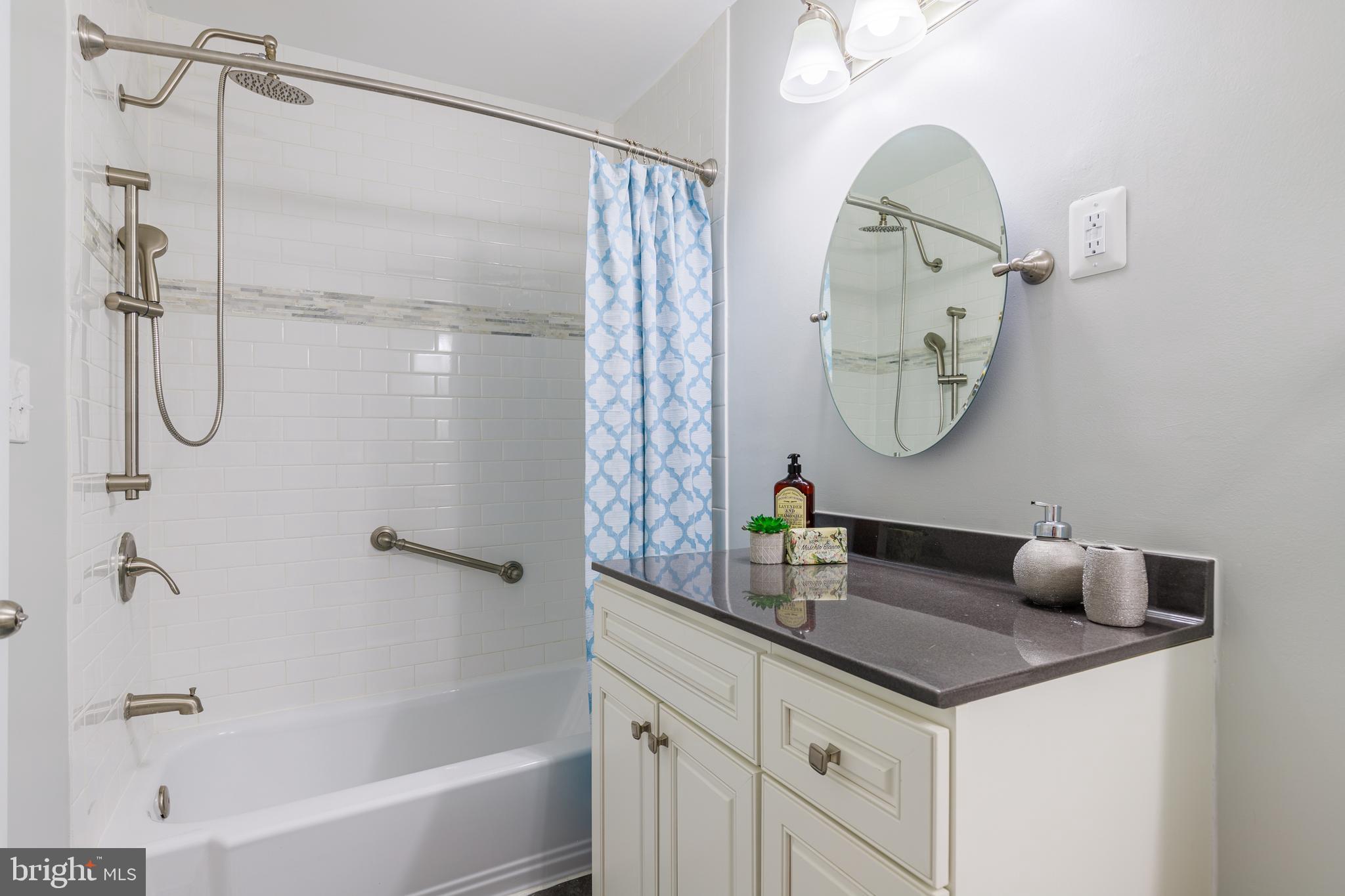 BRENTWOOD SQUARE - Residential