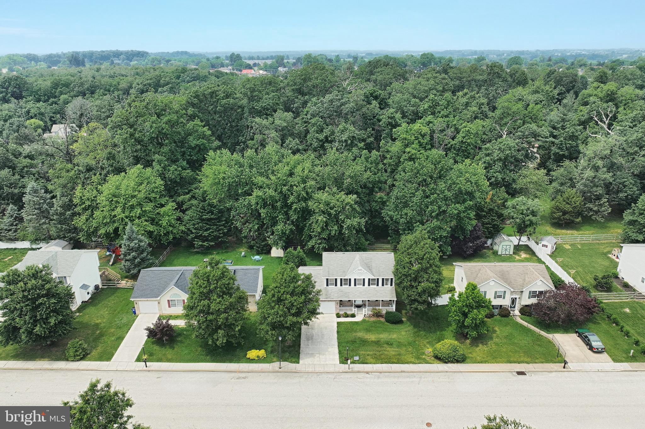 425 LEXINGTON WAY