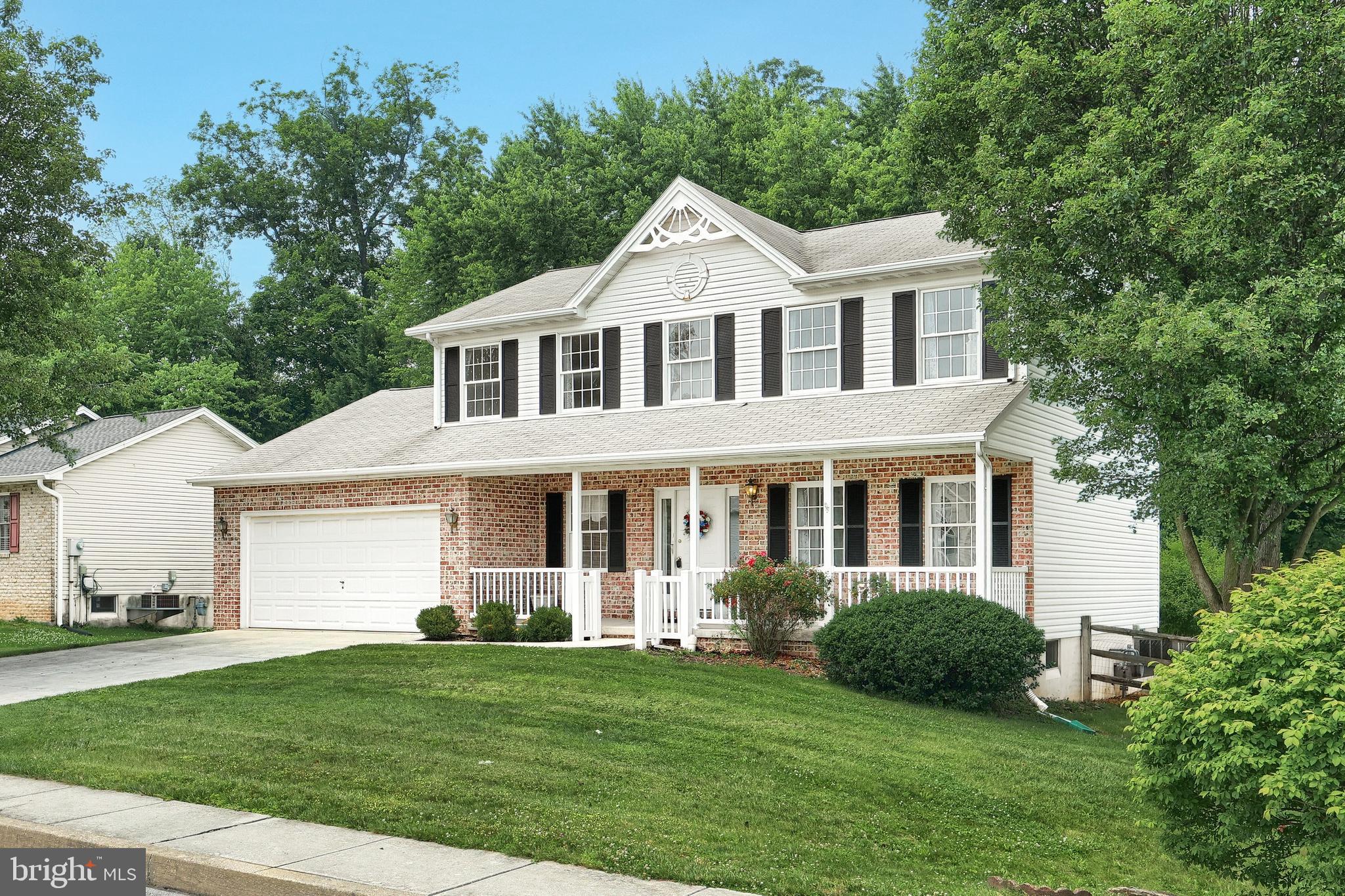 425 LEXINGTON WAY