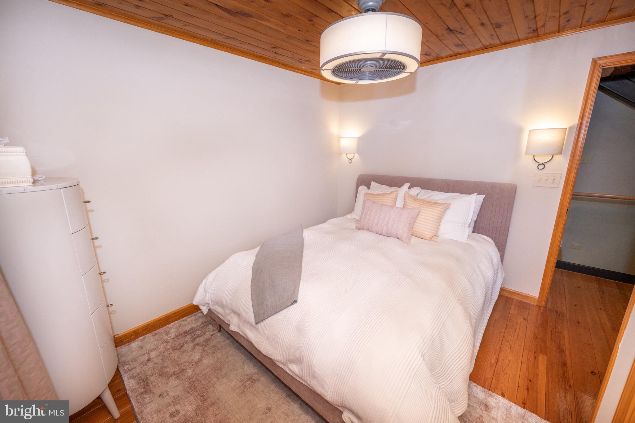 LAKE SHORE DRIVE - Residential