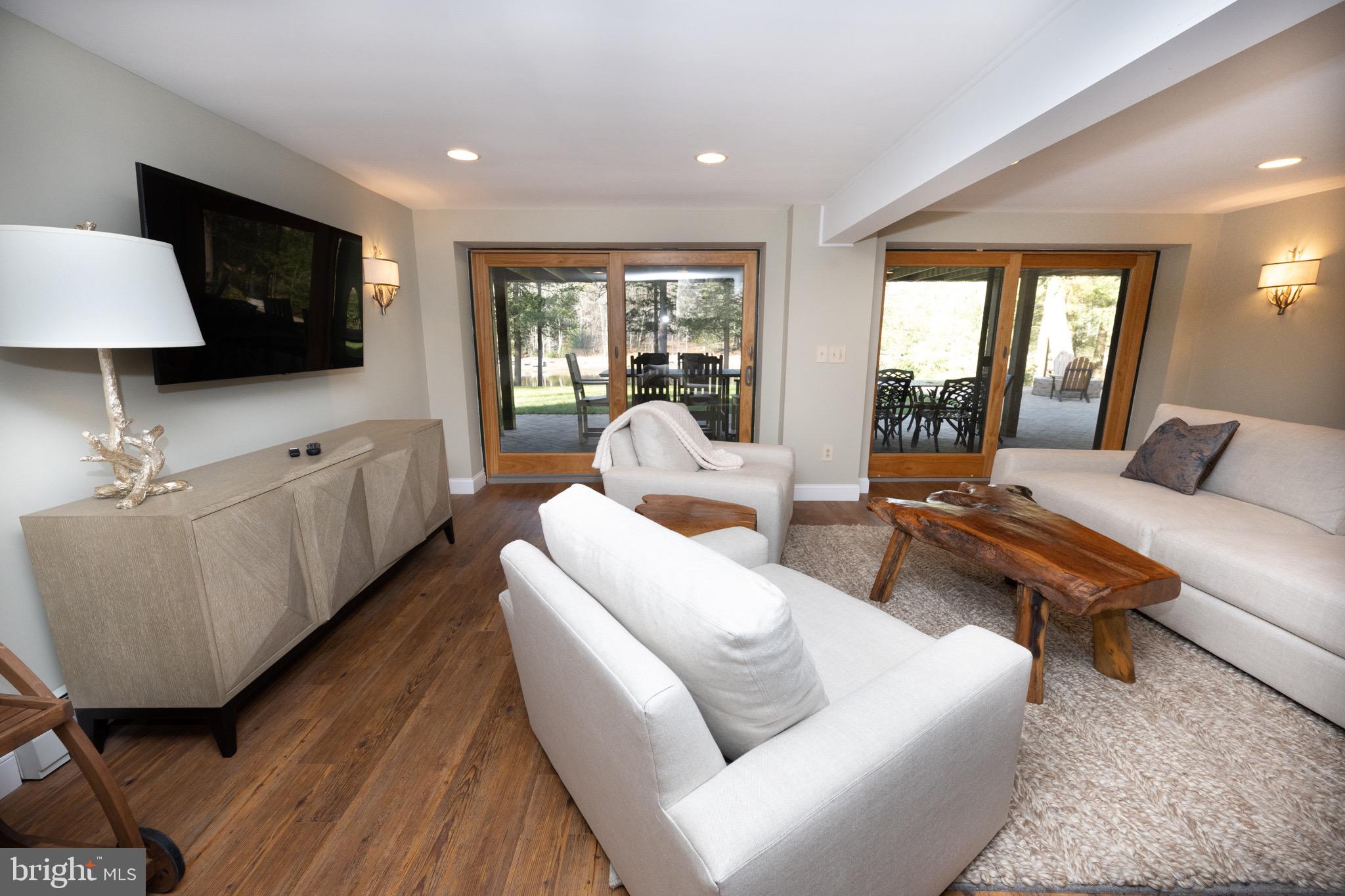 LAKE SHORE DRIVE - Residential