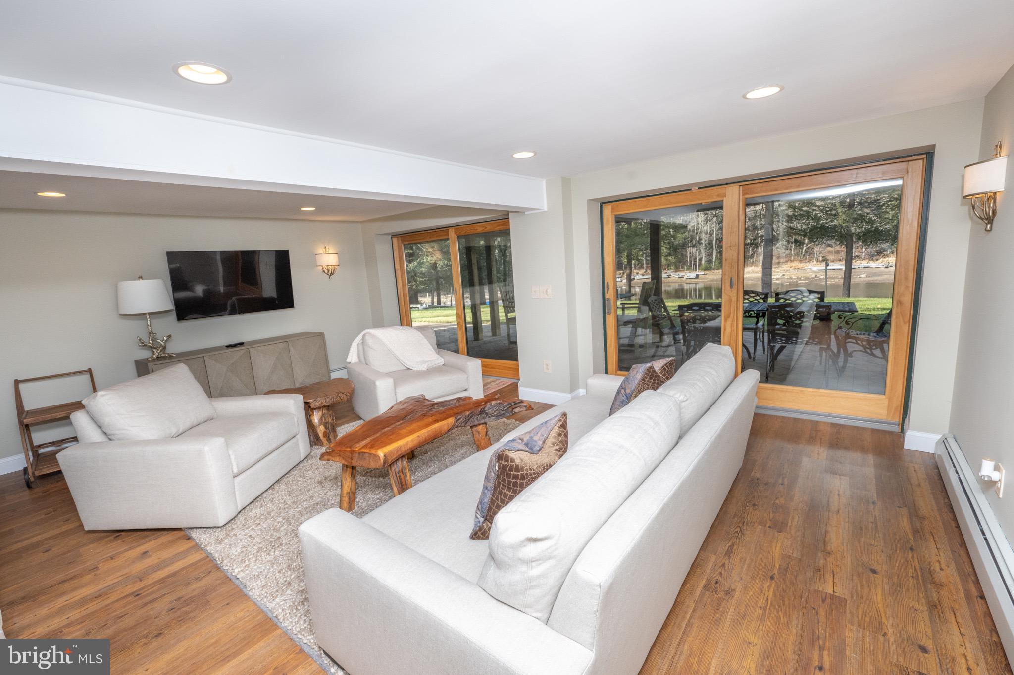 LAKE SHORE DRIVE - Residential