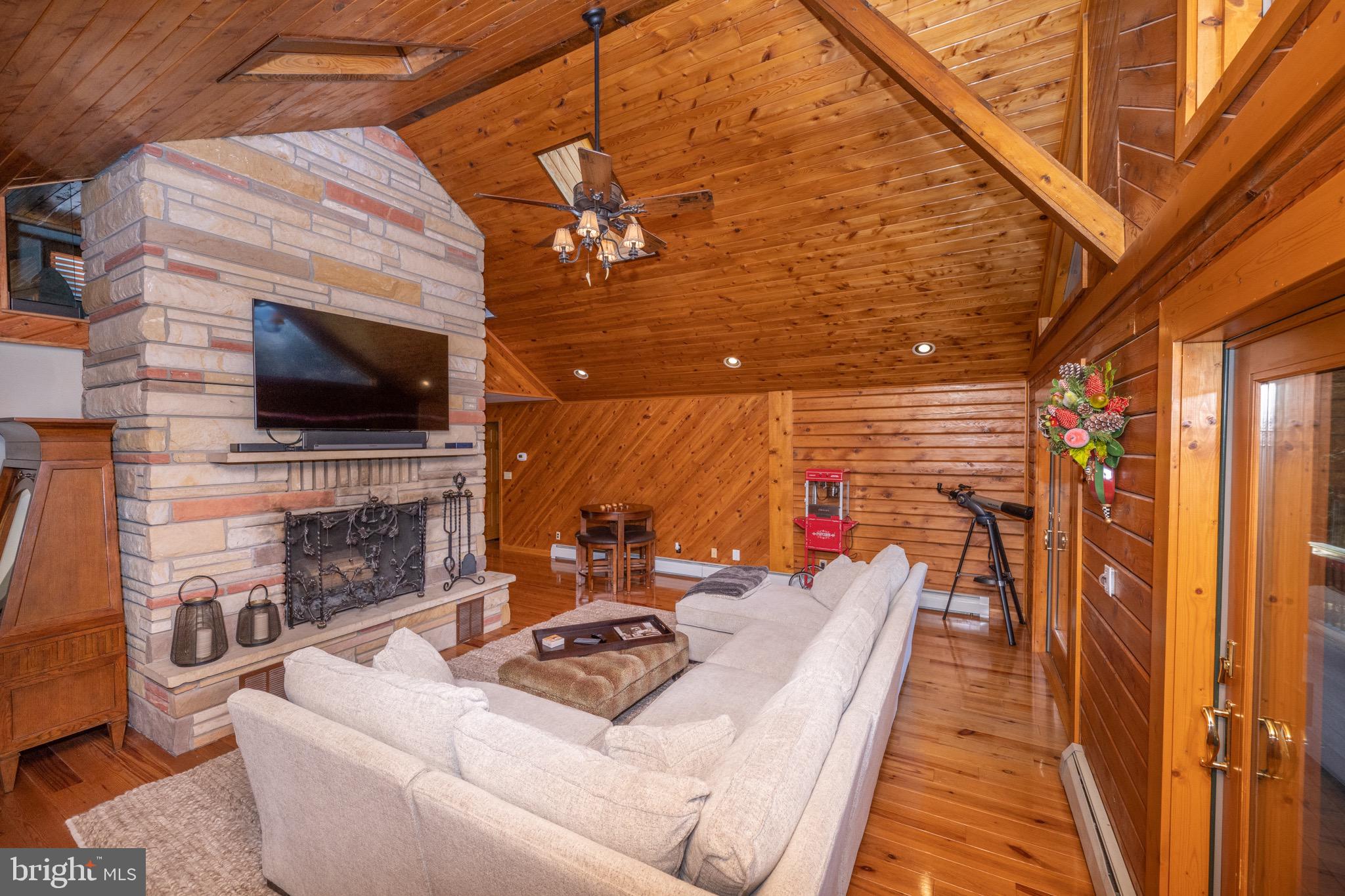 LAKE SHORE DRIVE - Residential