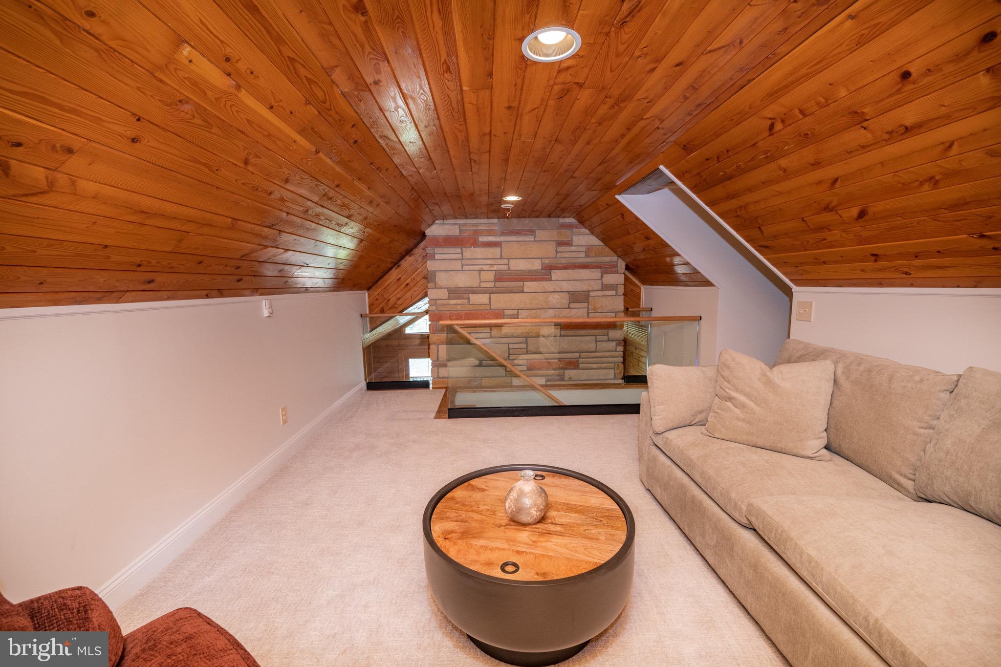 LAKE SHORE DRIVE - Residential