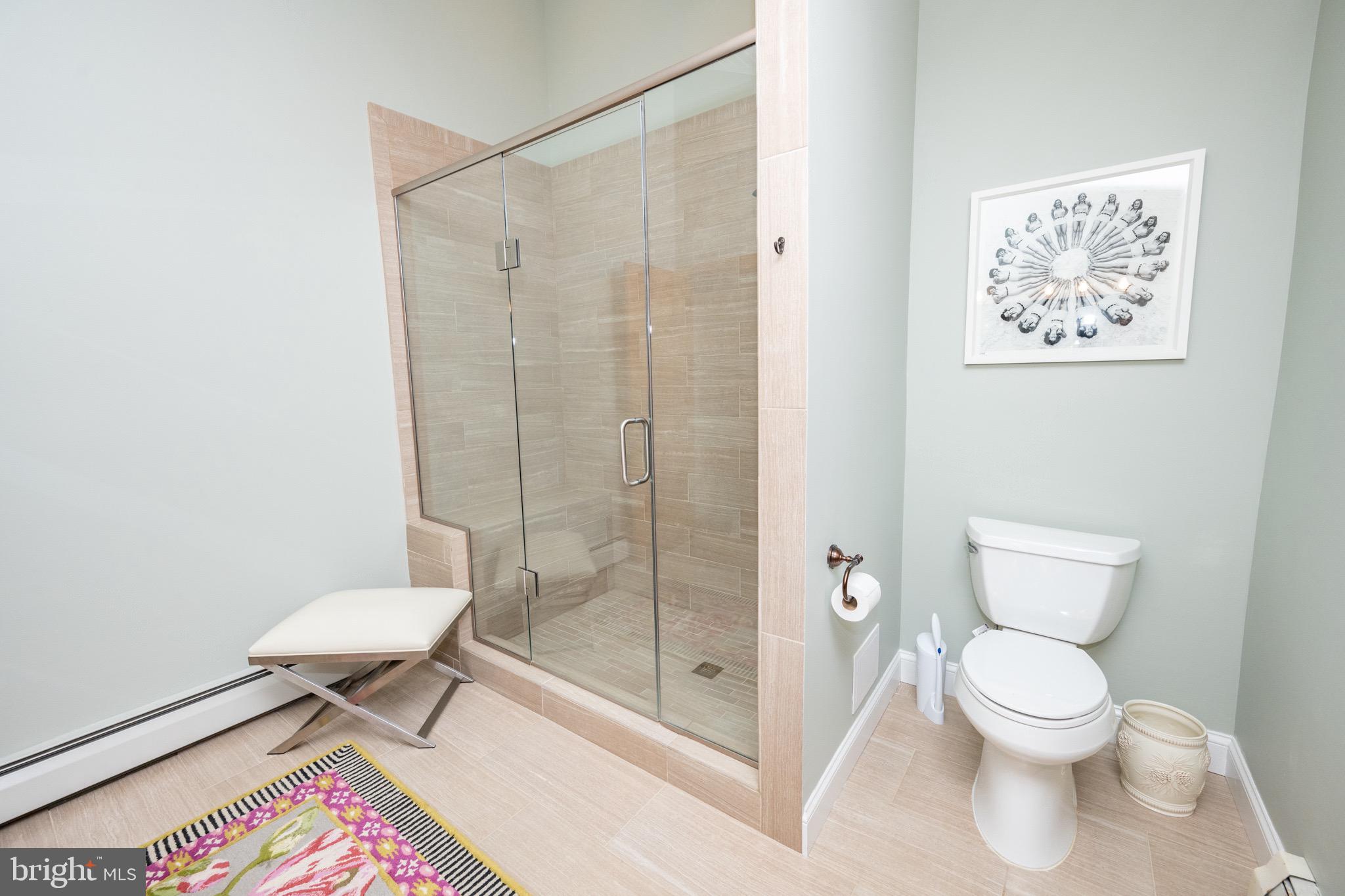 LAKE SHORE DRIVE - Residential