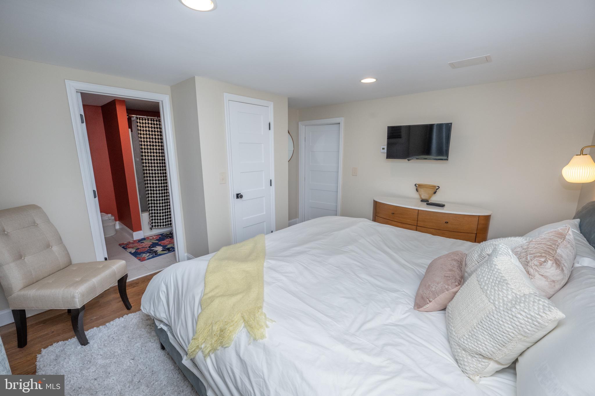 LAKE SHORE DRIVE - Residential