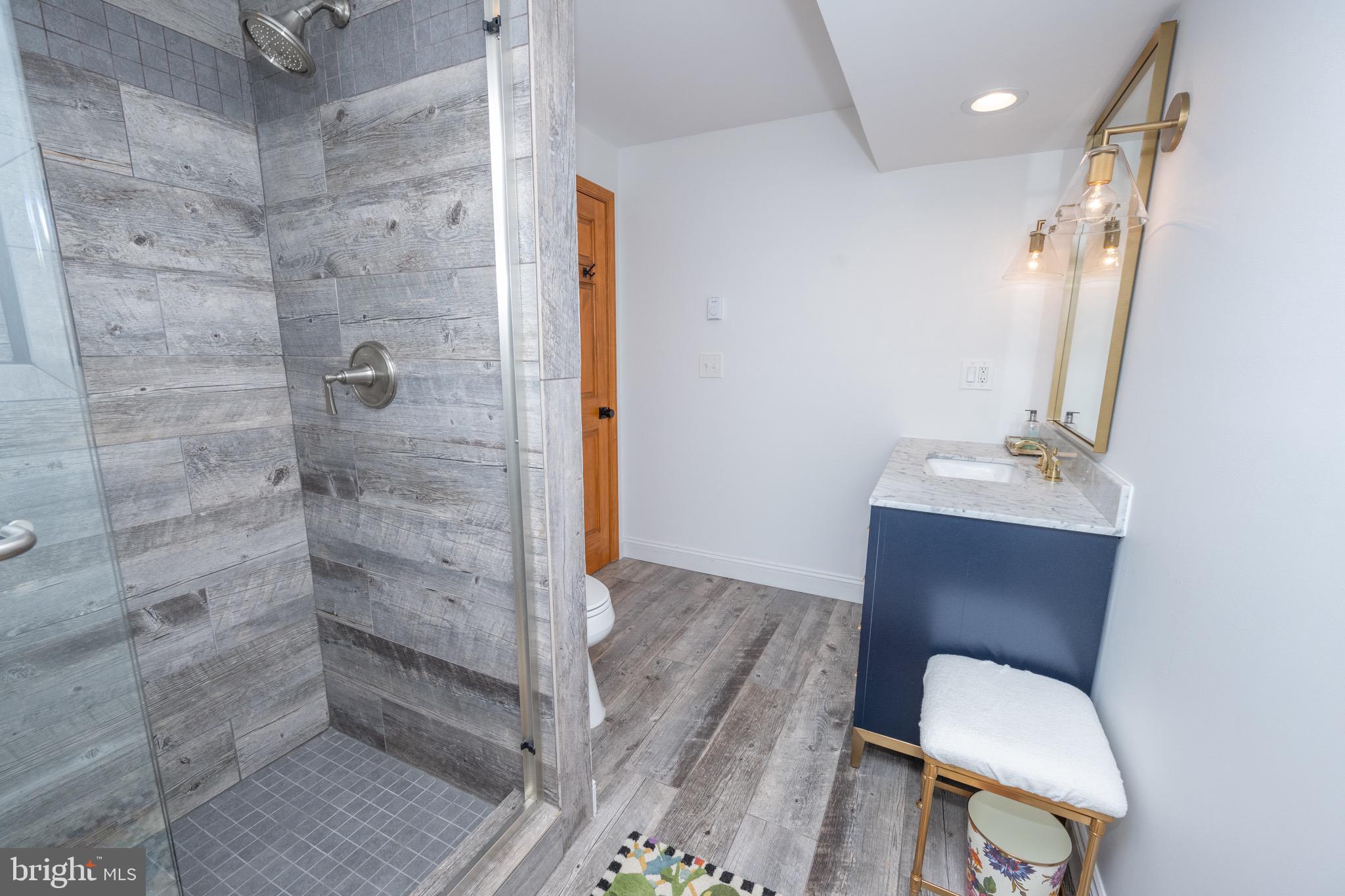 LAKE SHORE DRIVE - Residential